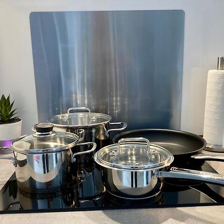 Living At Saarpartments -Adultsonly- 2 Bedrooms, Kitchen - Business & Holiday Apartments For Long- And Short Term Stay, 3 Min To Train Station, Secure E-Bike Parking! Saarbrücken Zewnętrze zdjęcie